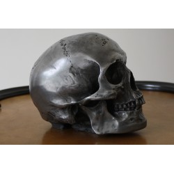 Sculpture d'un Crâne en métal de l'atelier H